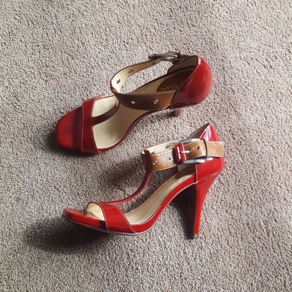 Heels - Picture 2 of 2